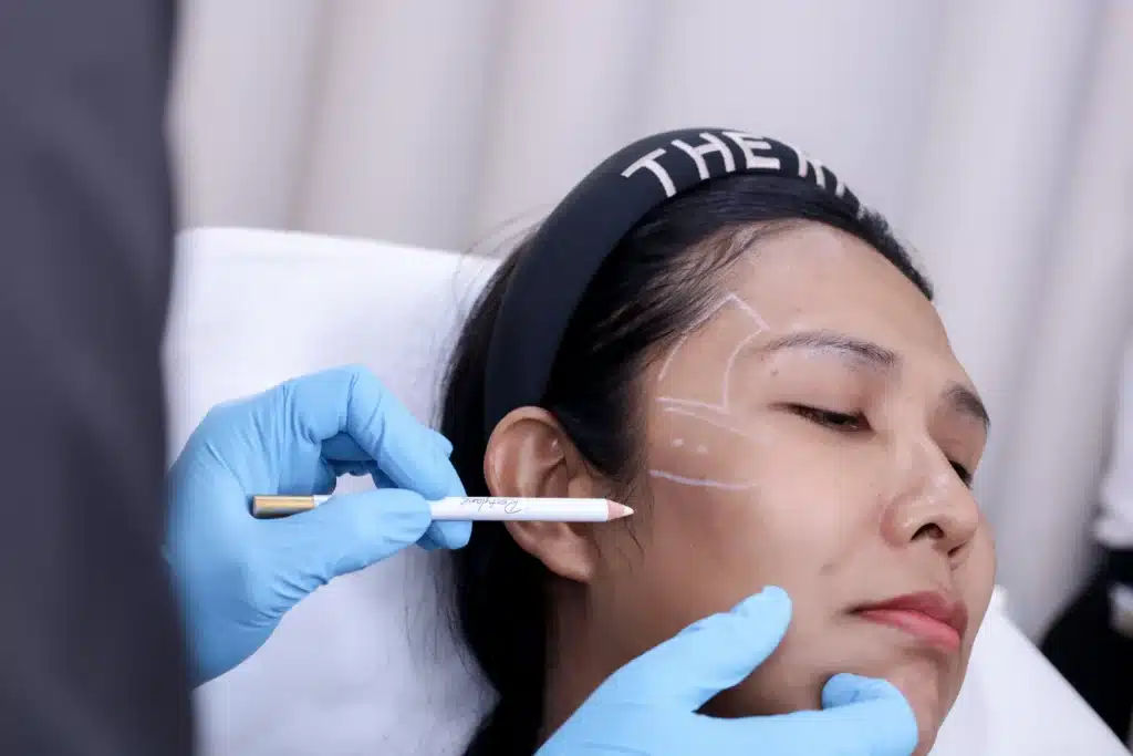 ขั้นตอนการเข้ารับโปรแกรมฟิลเลอร์หน้าผาก