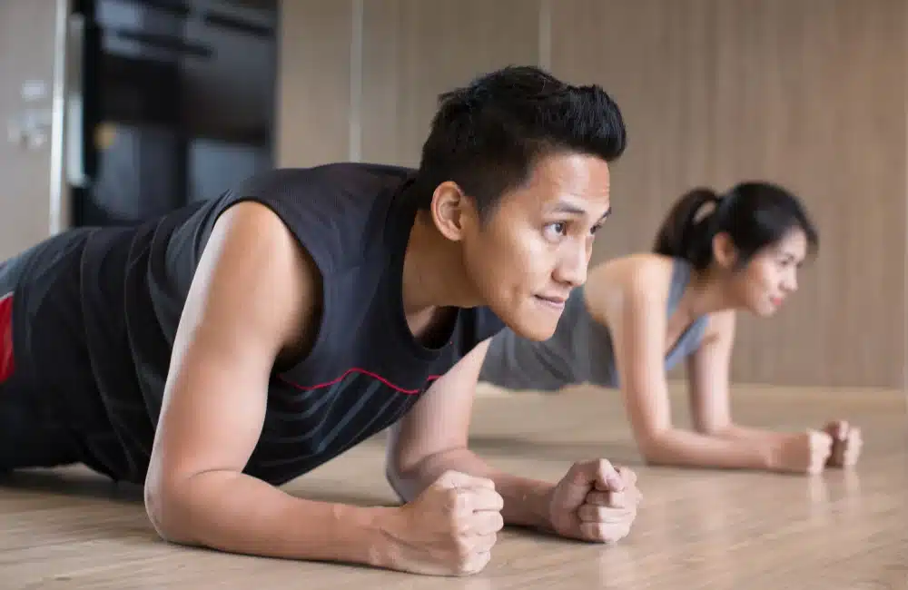 1. ออกกำลังกาย เน้นท่าลดหน้าท้อง