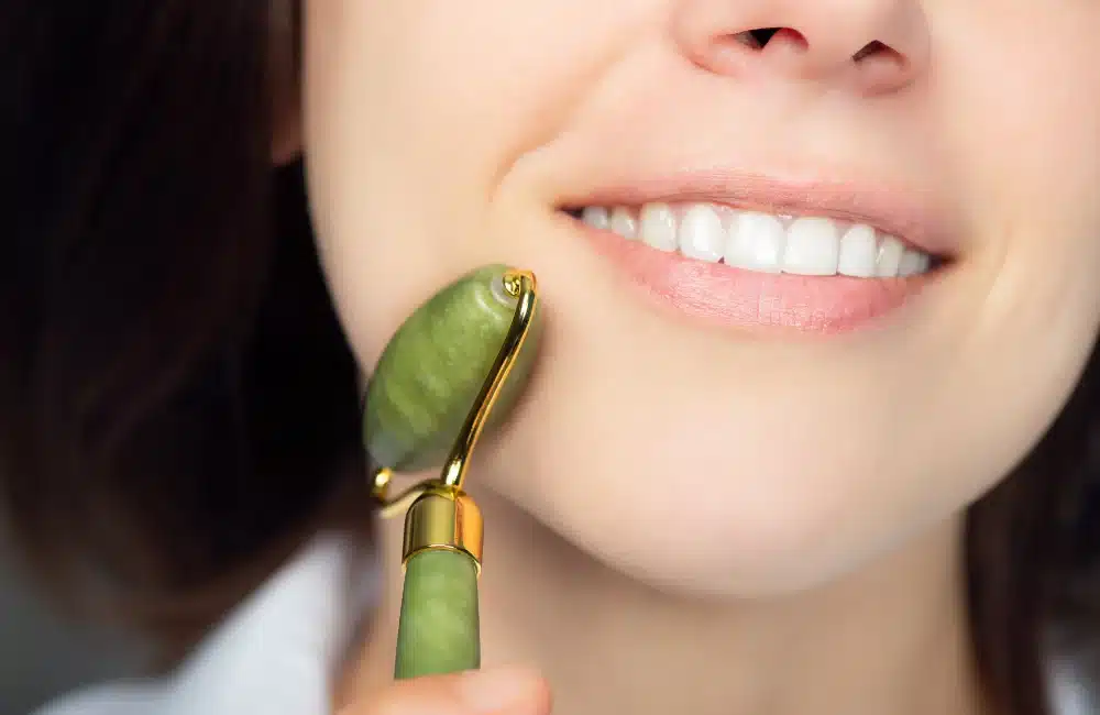 เคล็ดลับการดูแลตนเองเพื่อใบหน้าเรียวสวยยาวนาน