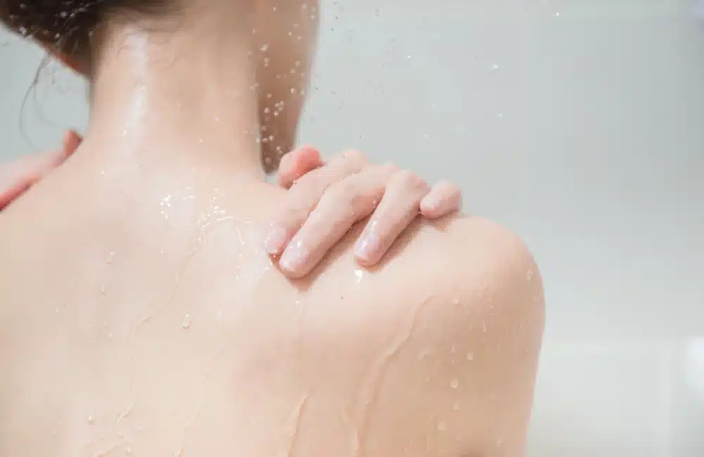 วิธีดูแลตัวเองและป้องกันสิวที่หลัง