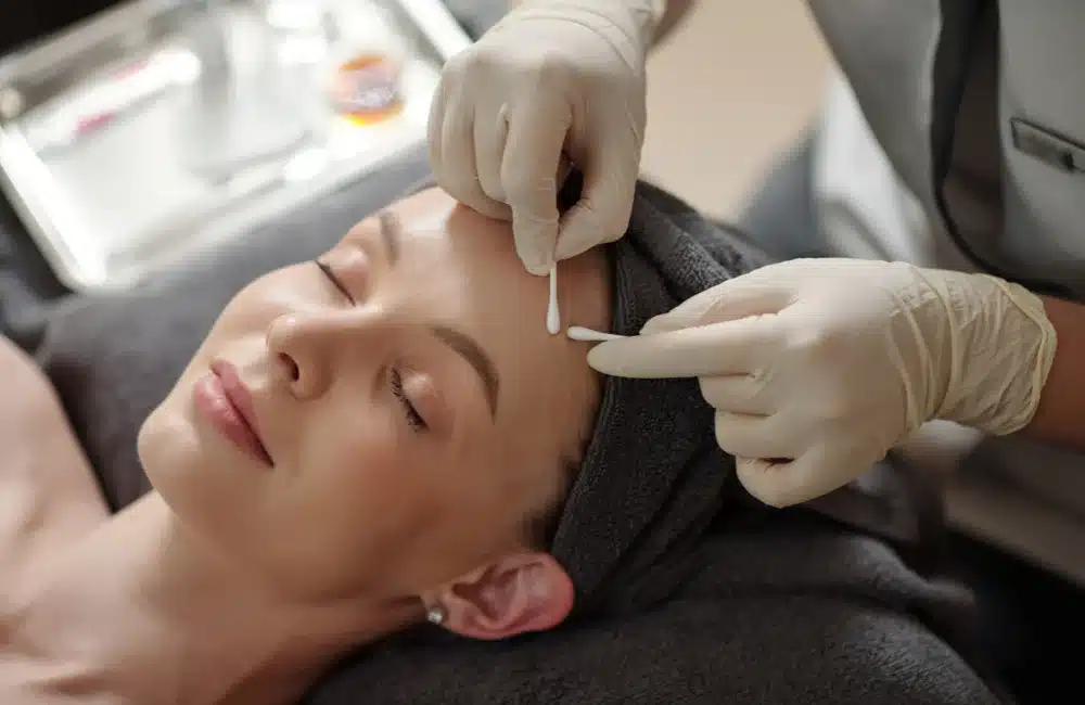 7. กดสิวโดยผู้เชี่ยวชาญ