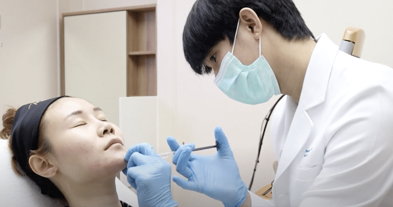 ฉีดฟิลเลอร์คางที่ The Ritz Clinic