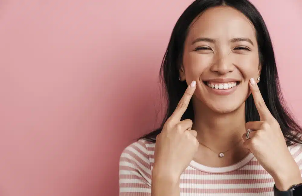 ร่องแก้มลึก